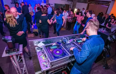 Kerstborrel-feest-dj